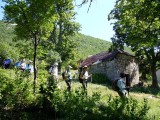 01. početak uspona na Velinac obilježila su tri psa zbog kojih smo išli obilazno